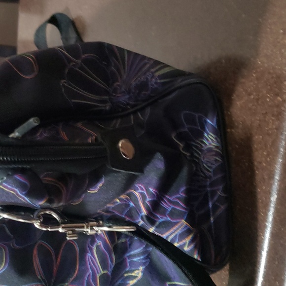 TRACKER Duffel, Gym, Travel Bag, Purple Black. Pristine Condition. Zip Top. - Picture 6 of 13